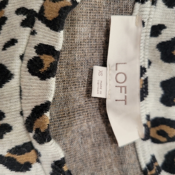LOFT Cheetah Print Sweater Top Puffy Short Sleeves xs - Picture 5 of 6
